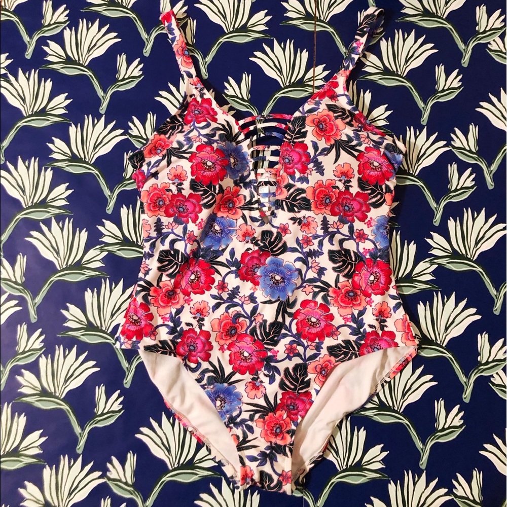 🌸 Floral One Piece 🌸 - Picture 1 of 3